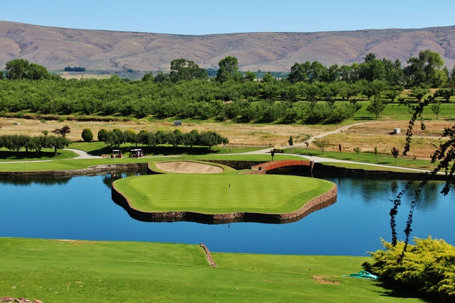 Apples apples everywhere at apple themed Apple Tree Resort in Yakima