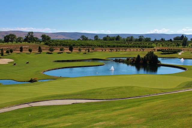 Apples apples everywhere at apple themed Apple Tree Resort in Yakima
