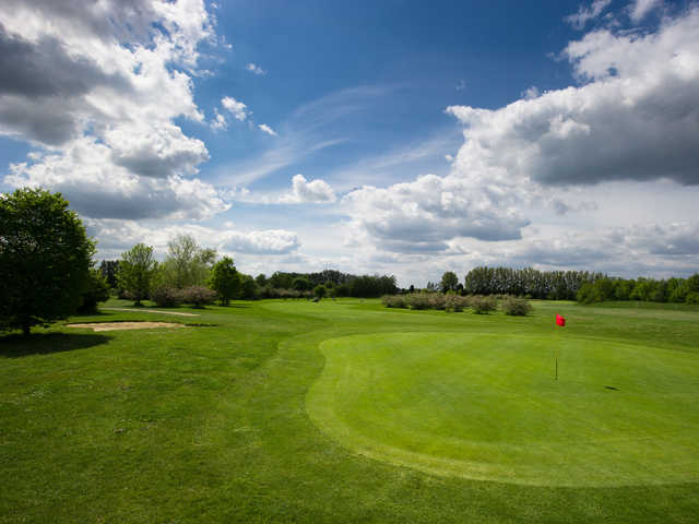 Chelsfield Lakes Golf Centre - Lakes Course in Orpington, Bromley ...